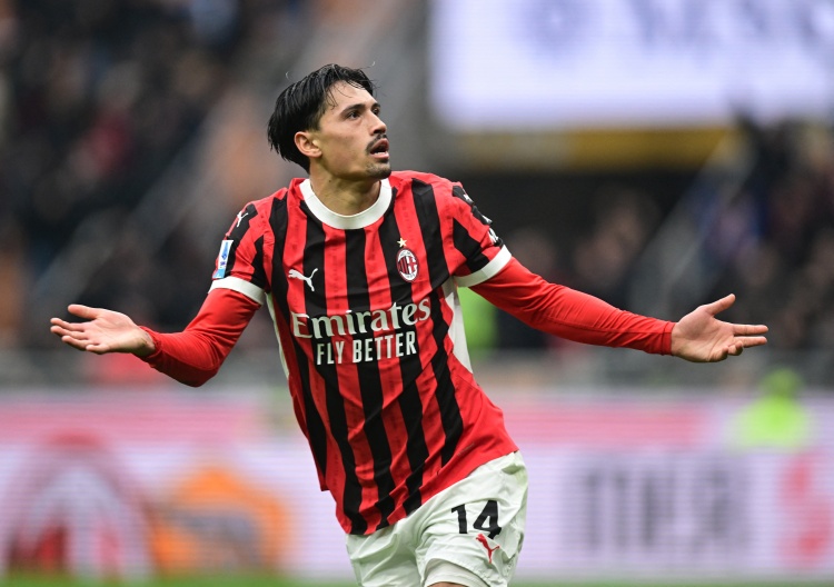 隆戈：曼城尚未报价赖因德斯，米兰收到无法拒绝报价才会放人