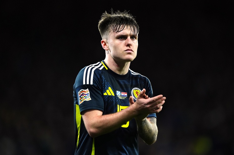 天空：埃弗顿有意签本-多克，利物浦计划在季前赛对其进行评估