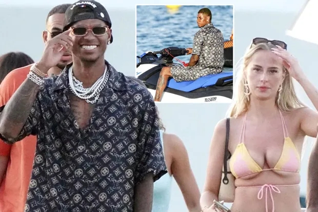 专业太阳报：拉什福德携神秘金发女子一同前往法国度假