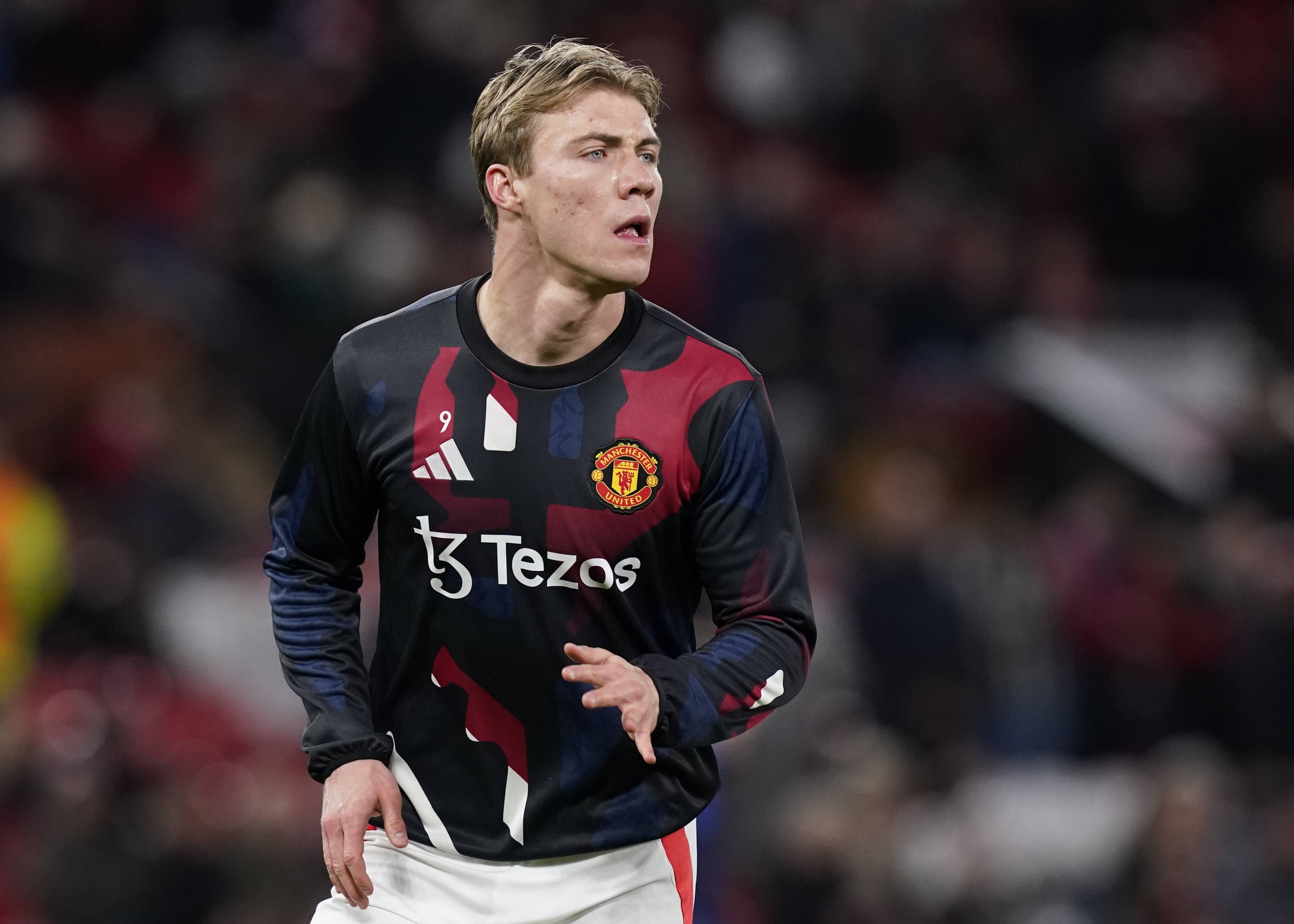 英媒：曼联寻求出售或外租霍伊伦，他已不在阿莫林的计划中