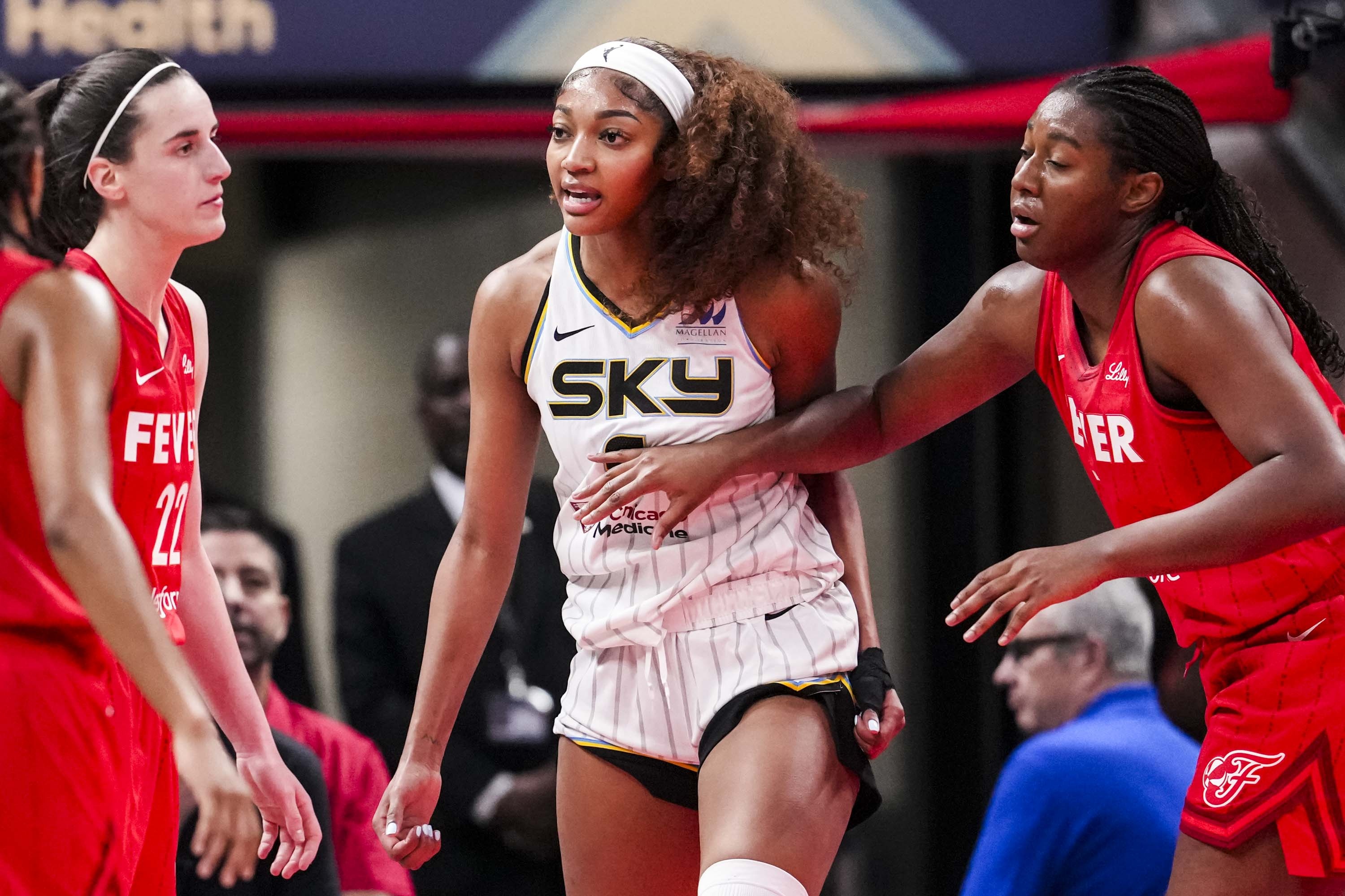 喜剧演员调侃：克拉克退役后将去华夫饼店工作 继续拳打黑人女性