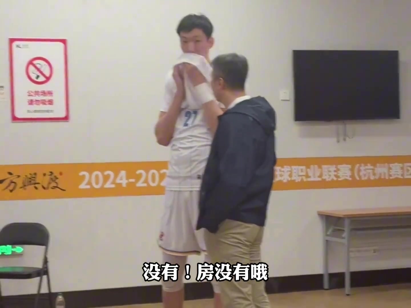 杨毅：辟个谣 周琦在北京租房住 赵睿转会费1.6亿？你也太夸张了