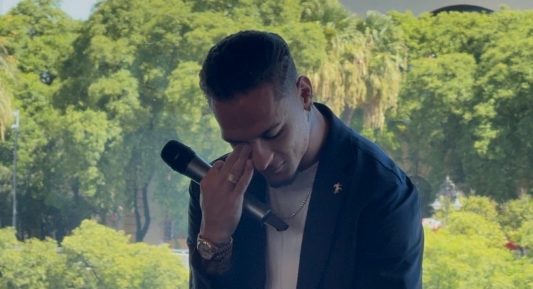 如愿以偿！安东尼在贝蒂斯欢迎会上喜极而泣