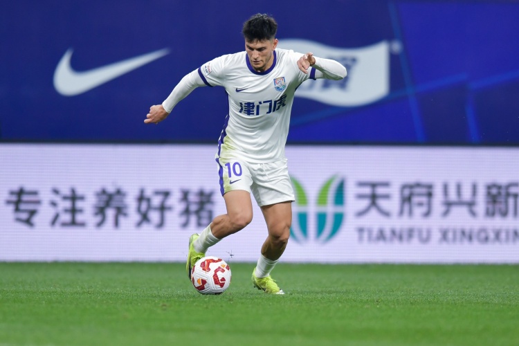 记者：对阵武汉伤退的天津外援萨尔瓦多有拉伤，明天做进一步检查