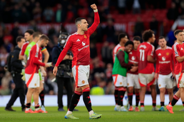 达洛特：我们知道阿玛德和姆伯莫有多重要，很高兴他们今天能上场